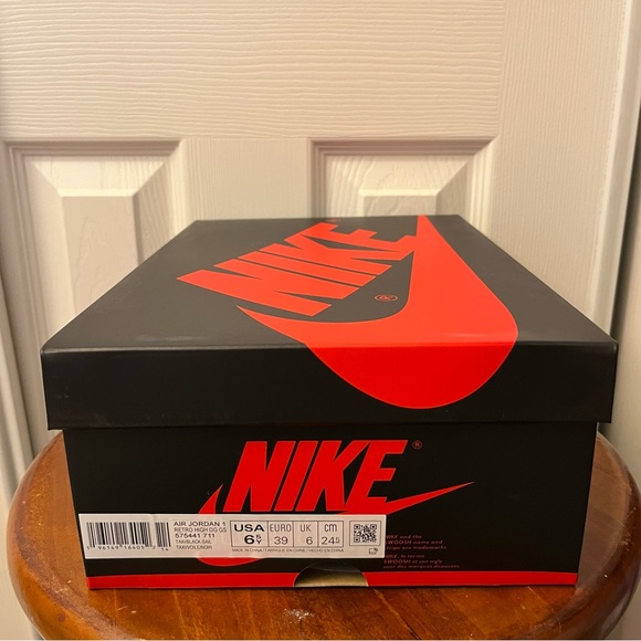 Nike Air Jordan 1 Retro High OG ‘Taxi’ GS Size 6.5Y 575441-711 - Picture 11 of 13
